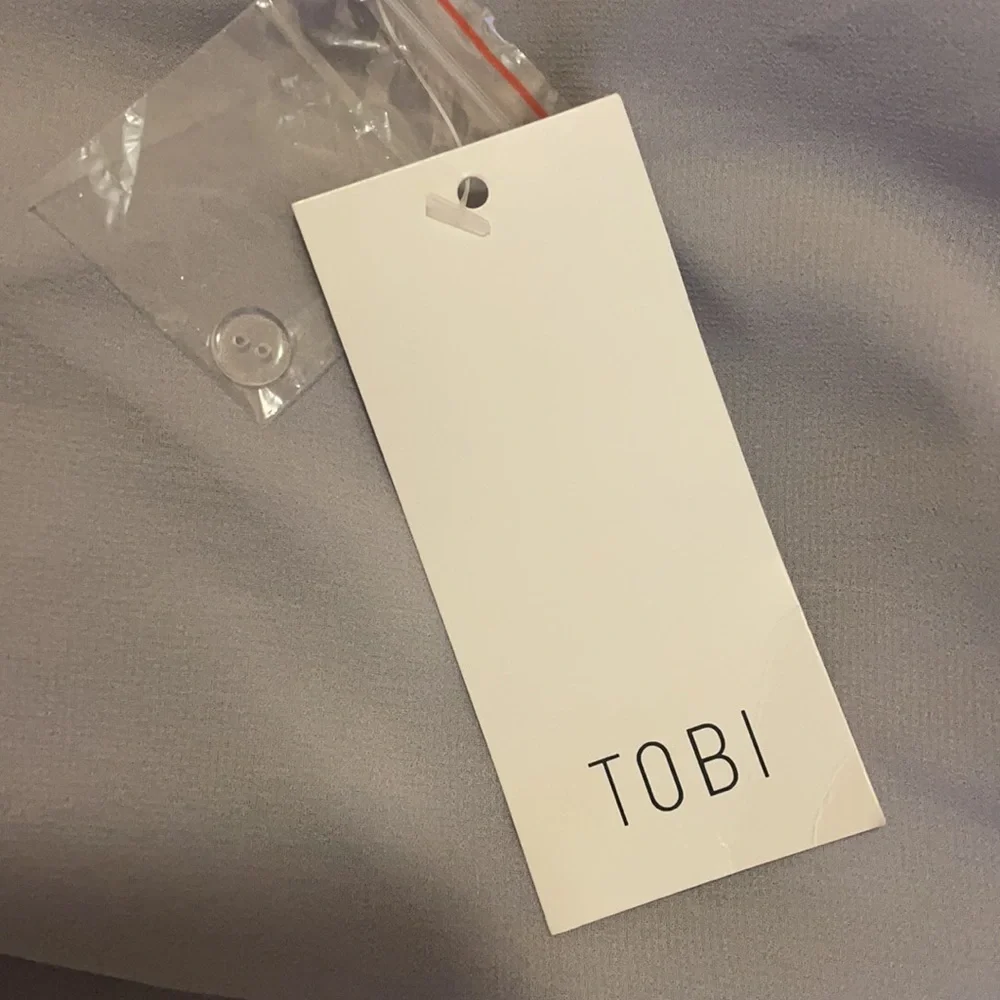 Tobi PLUNGING MAXI DRESS IN LIGHT BLUE - Picture 4 of 4